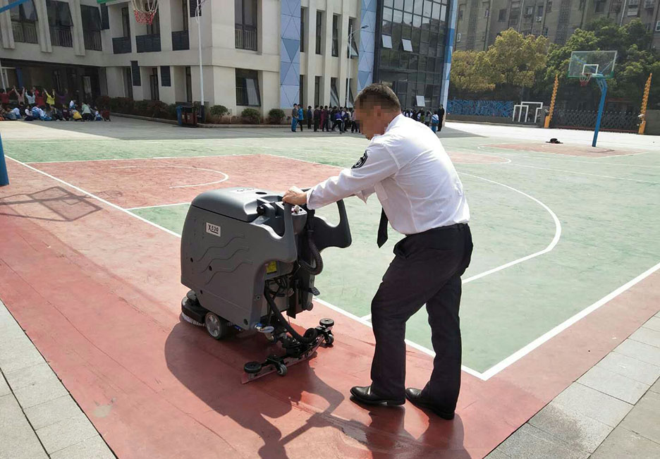 江西大型清潔設(shè)備多功能洗地機和電動<a href=http://www.53308.cn target=_blank class=infotextkey>掃地車生產(chǎn)廠</a>